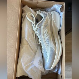 NWT Catalyst - Men’s 6.5 / 8 Women’s 
Grey Beige RUNNING TRAINING